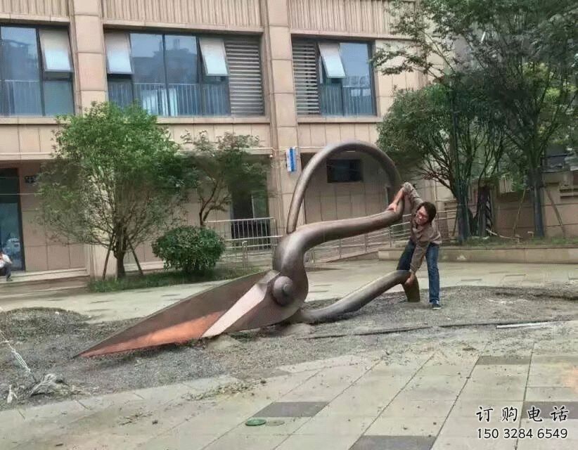 现代剪刀雕塑厂家 大型别墅区摆件 抽象不锈钢剪刀雕塑厂