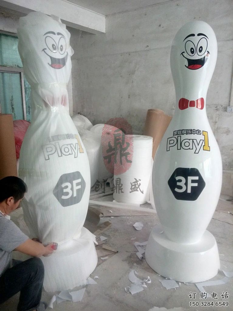 步行街保龄球雕塑厂家 游乐场小品 大型保龄球雕塑厂