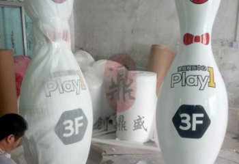 步行街保龄球雕塑厂家 游乐场小品 大型保龄球雕塑厂
