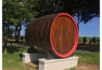 公园酒罐雕塑厂家 户外摆件 仿古彩绘酒罐雕塑厂