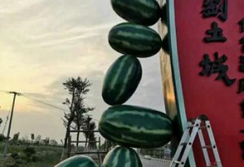 抽象西瓜雕塑厂家 公园小品 户外不锈钢西瓜雕塑工厂