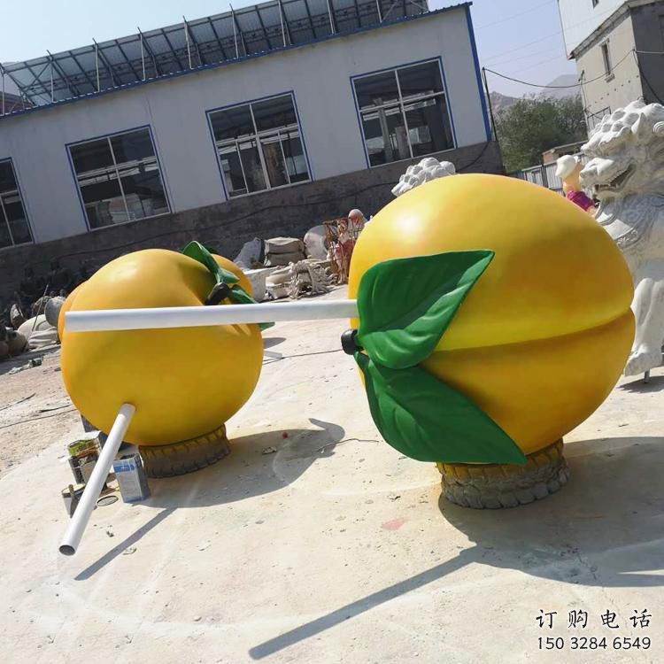 草地桃子雕塑厂家 现代小品 大型桃子雕塑价格 草地桃子雕塑厂家 现代小品 大型桃子雕塑价格