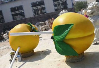 草地桃子雕塑厂家 现代小品 大型桃子雕塑价格