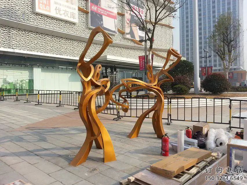 异形女性雕塑厂家  烤漆小品  不锈钢抽象女性雕塑厂