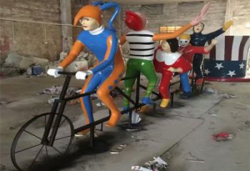 街头骑车人雕塑厂家 大型别墅区摆件 彩绘不锈钢骑车人雕塑