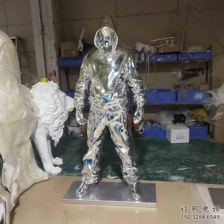 仿真男子雕塑厂家 电镀现代摆件  户外不锈钢男子雕塑报价