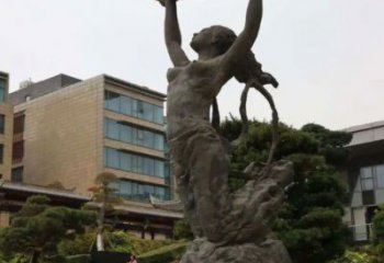 庭院女娲补天雕塑厂家 草地小品 锻造女娲补天雕塑厂