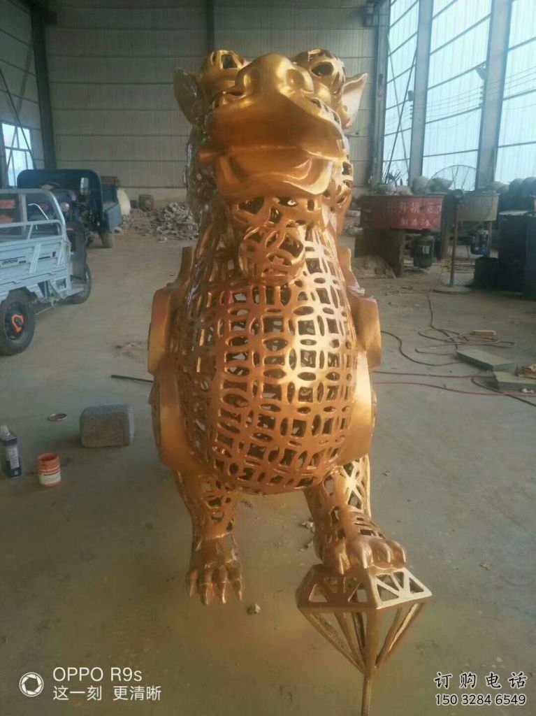 镂空貔貅雕塑厂家  烤漆小品 步行街貔貅雕塑厂