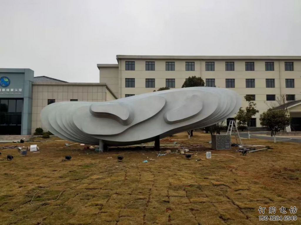 片状鱼抽象雕塑