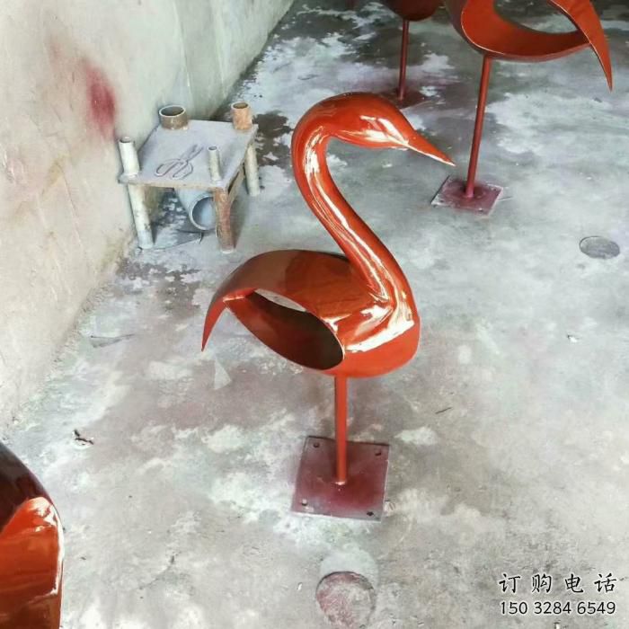 海口操场鸟类雕塑,景观题材,镀铜工艺 海口操场鸟类雕塑,景观题材,镀铜工艺