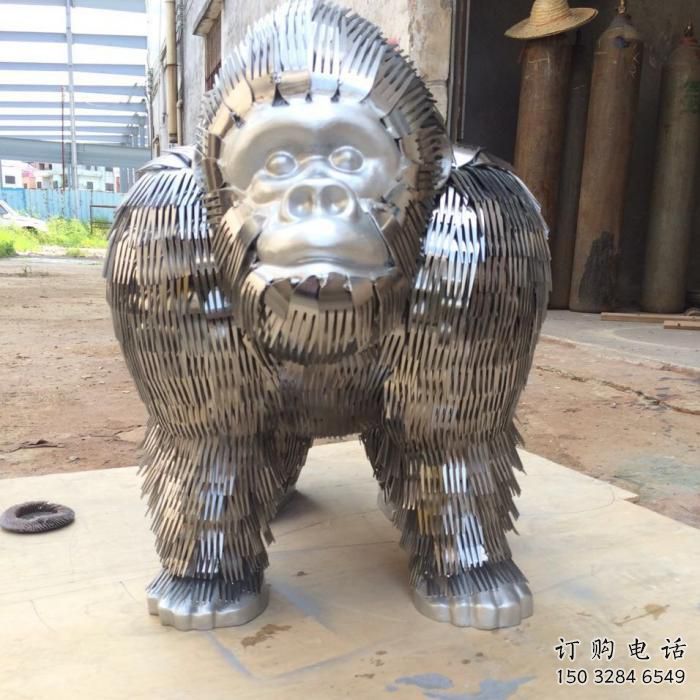 吉林街道猩猩雕塑，景观摆件，烤漆工艺