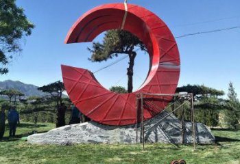 草地精神堡垒雕塑厂家 现代校园标识雕塑 大型标牌雕塑