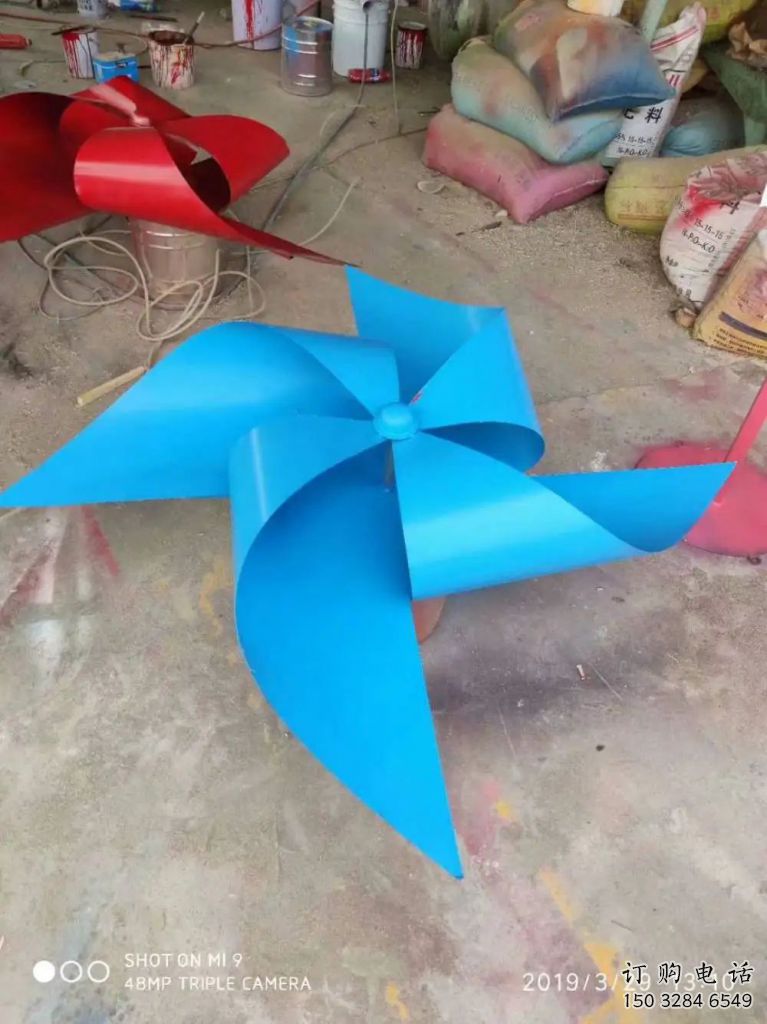 街头风车雕塑厂家制作 大型别墅区旋转雕塑 钢管旋转雕塑