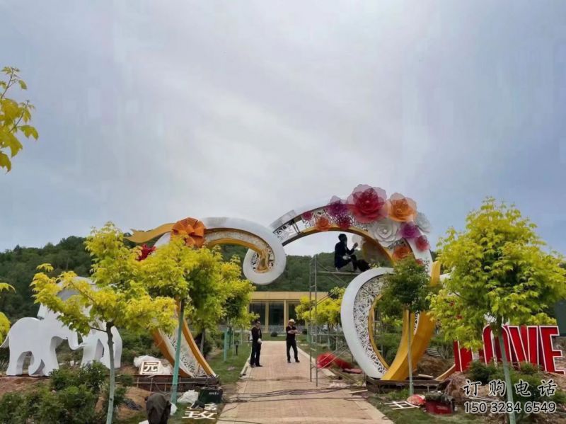 心形拱门雕塑，镂空工艺，不锈钢艺术大门雕塑厂家