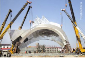 不锈钢沙河开放大门雕塑安装现场