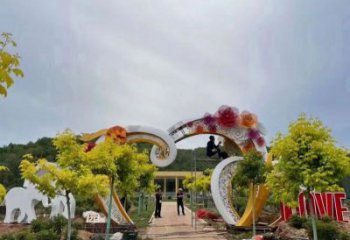 心形拱门雕塑，镂空工艺，不锈钢艺术大门雕塑厂家