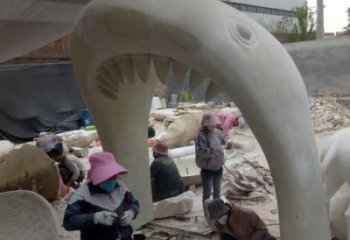 鳄鱼大门雕塑