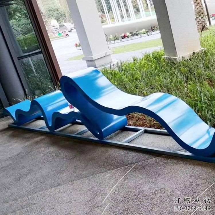 抽象造型坐凳雕塑，不锈钢烤漆工艺效果