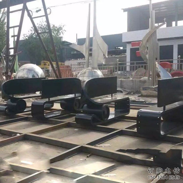 胶卷坐凳雕塑