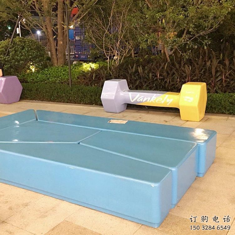 仿真哑铃坐凳雕塑,艺术美陈设计 仿真哑铃坐凳雕塑,艺术美陈设计