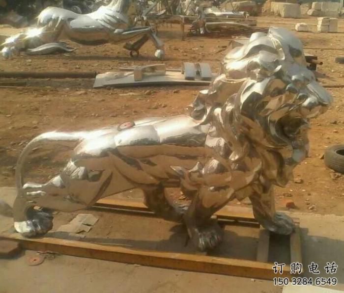 仿真狮子雕塑制作，园林装饰，建筑不锈钢狮子雕塑生产