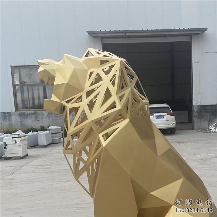 狮子雕塑摆件，烤漆工艺制作，大型不锈钢狮子雕塑公司