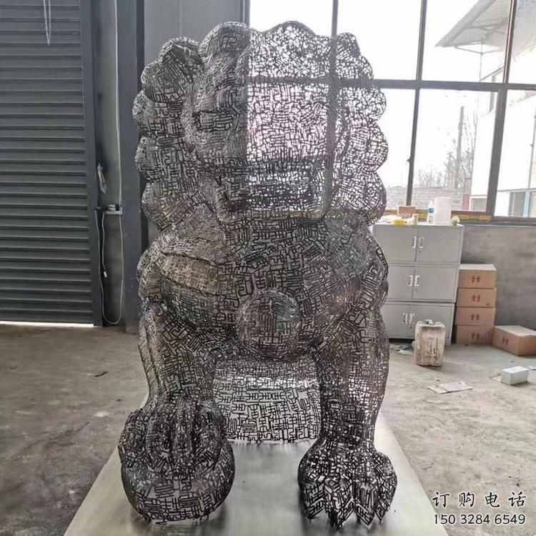 镂空狮子雕塑预定，城区小品，不锈钢狮子雕塑制造商