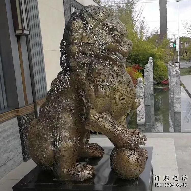 狮子镂空雕塑优选，城市装饰，景观不锈钢狮子雕塑供给
