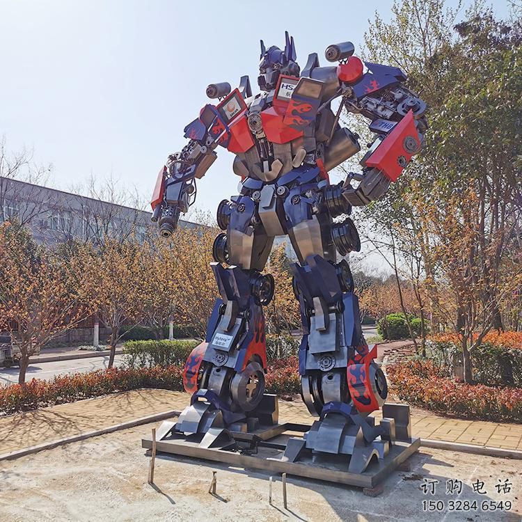 卡通版发声擎天柱雕塑