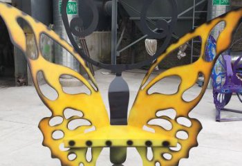 蝴蝶坐凳雕塑，镂空烤漆工艺，不锈钢坐凳雕塑厂