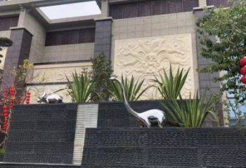 广场恐龙雕塑供需，广场雕塑，景观镜面恐龙雕塑定制