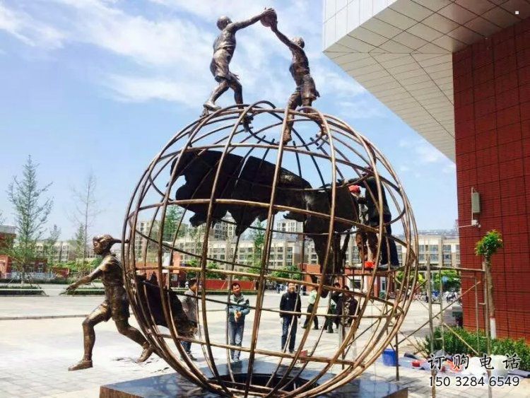 地球仪雕塑供应,地标摆件,地球仪人物雕塑制造厂家 地球仪雕塑供应,地标摆件,地球仪人物雕塑制造厂家