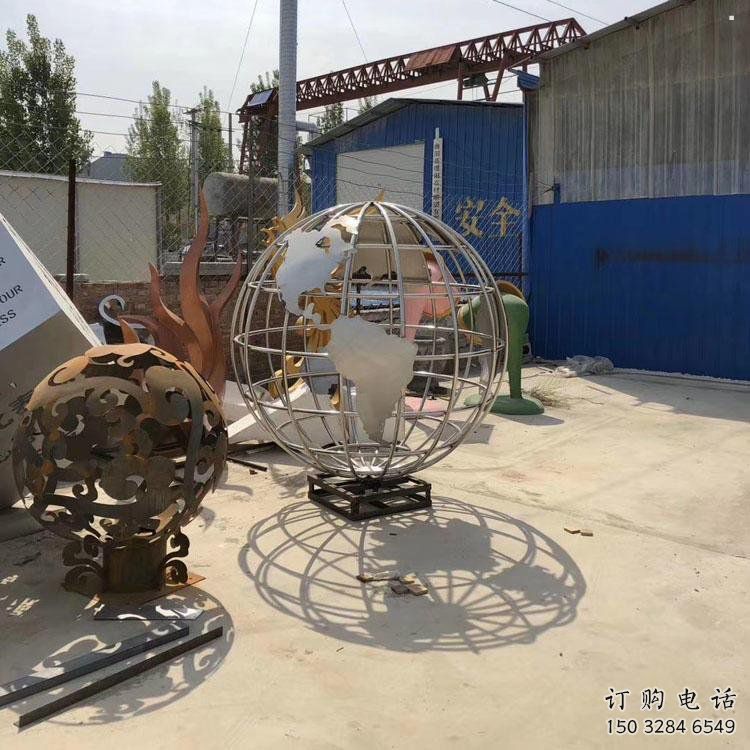 地球仪雕塑供应,城区小品,镜面地球仪雕塑制造商 地球仪雕塑供应,城区小品,镜面地球仪雕塑制造商