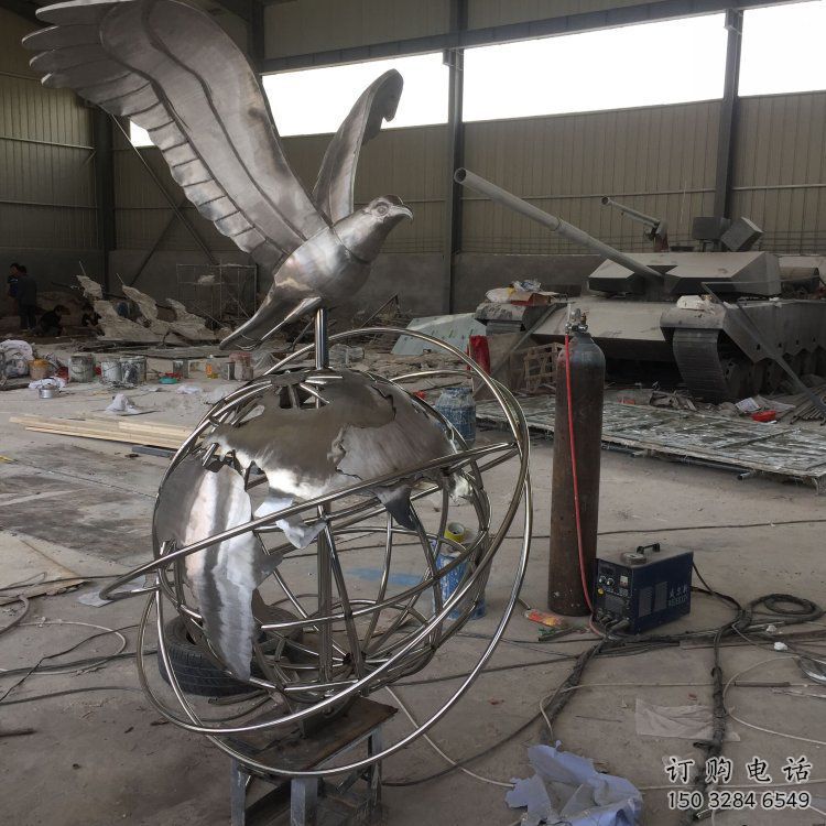地球仪雕塑选用,美陈雕塑,金属老鹰踩地球仪雕塑标准 地球仪雕塑选用,美陈雕塑,金属老鹰踩地球仪雕塑标准
