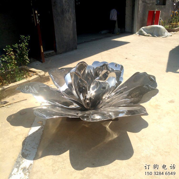 荷花雕塑供给，景观雕塑，镜面荷花雕塑厂家供求