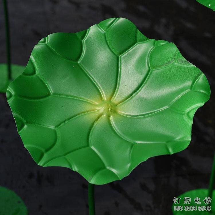 广场荷叶雕塑
