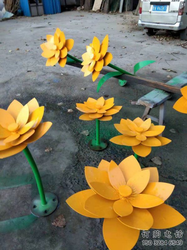 黄莲花雕塑精选，户外雕塑，广场烤漆黄莲花雕塑优价