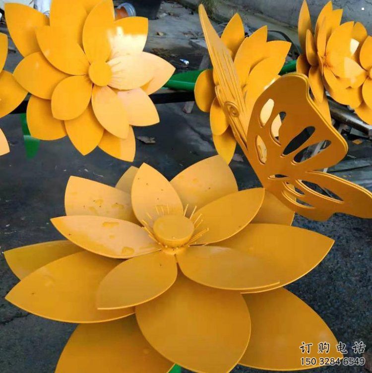 黄莲花雕塑预定，露天雕塑，公园烤漆黄莲花雕塑厂家