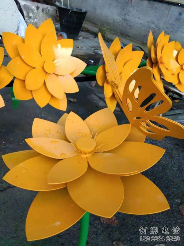 黄莲花雕塑制造商，小区摆件，烤漆黄莲花雕塑制造厂家