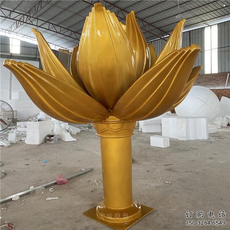 彩绘莲花雕塑