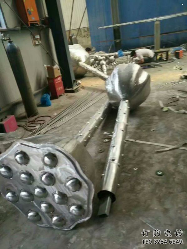 步行街莲藕雕塑