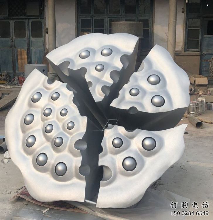 现代莲蓬雕塑