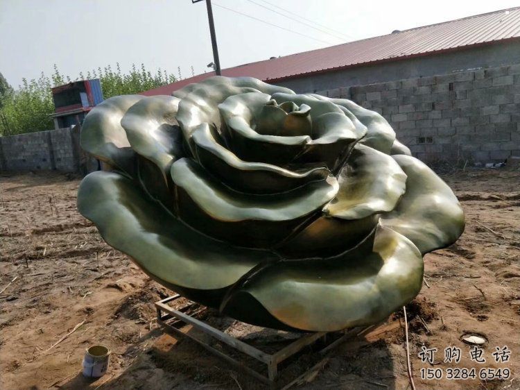 玫瑰花雕塑优价，小区摆件，玻璃钢玫瑰花雕塑厂家精选