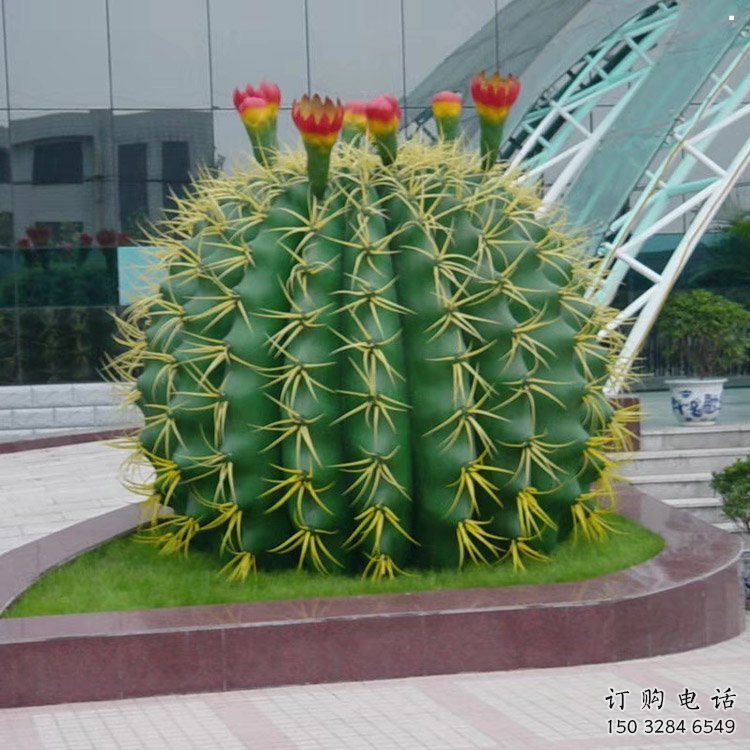 几何仙人掌雕塑