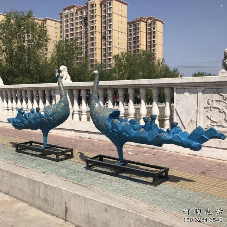 彩绘孔雀雕塑供应，圆雕体系，仿古孔雀雕塑制作厂家