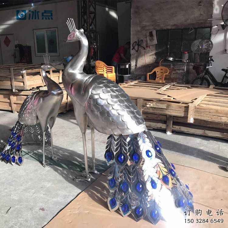 制作艺术孔雀雕塑厂家，镜面工艺，不锈钢孔雀雕塑预定