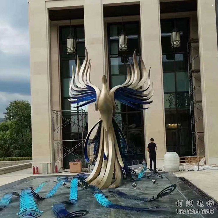 地产孔雀雕塑生产，城市装饰，景观不锈钢孔雀雕塑选定