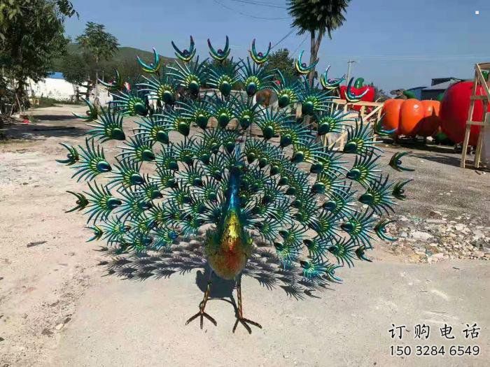 商业街孔雀雕塑