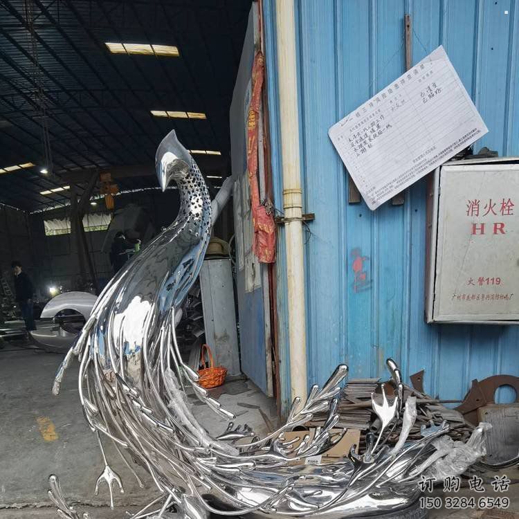 孔雀雕塑展品，花园小品，镜面铁艺孔雀雕塑优选