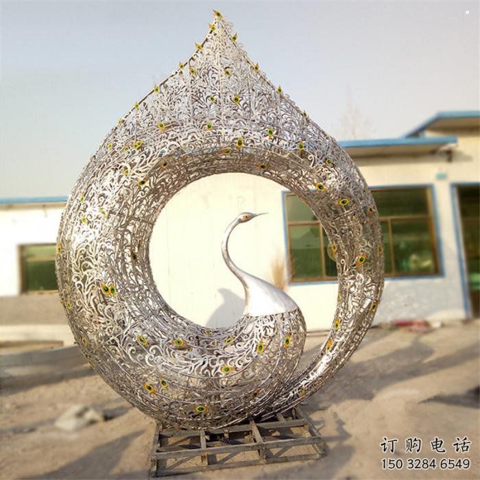 孔雀雕塑选用，美陈雕塑，镂空铁艺孔雀雕塑厂家 